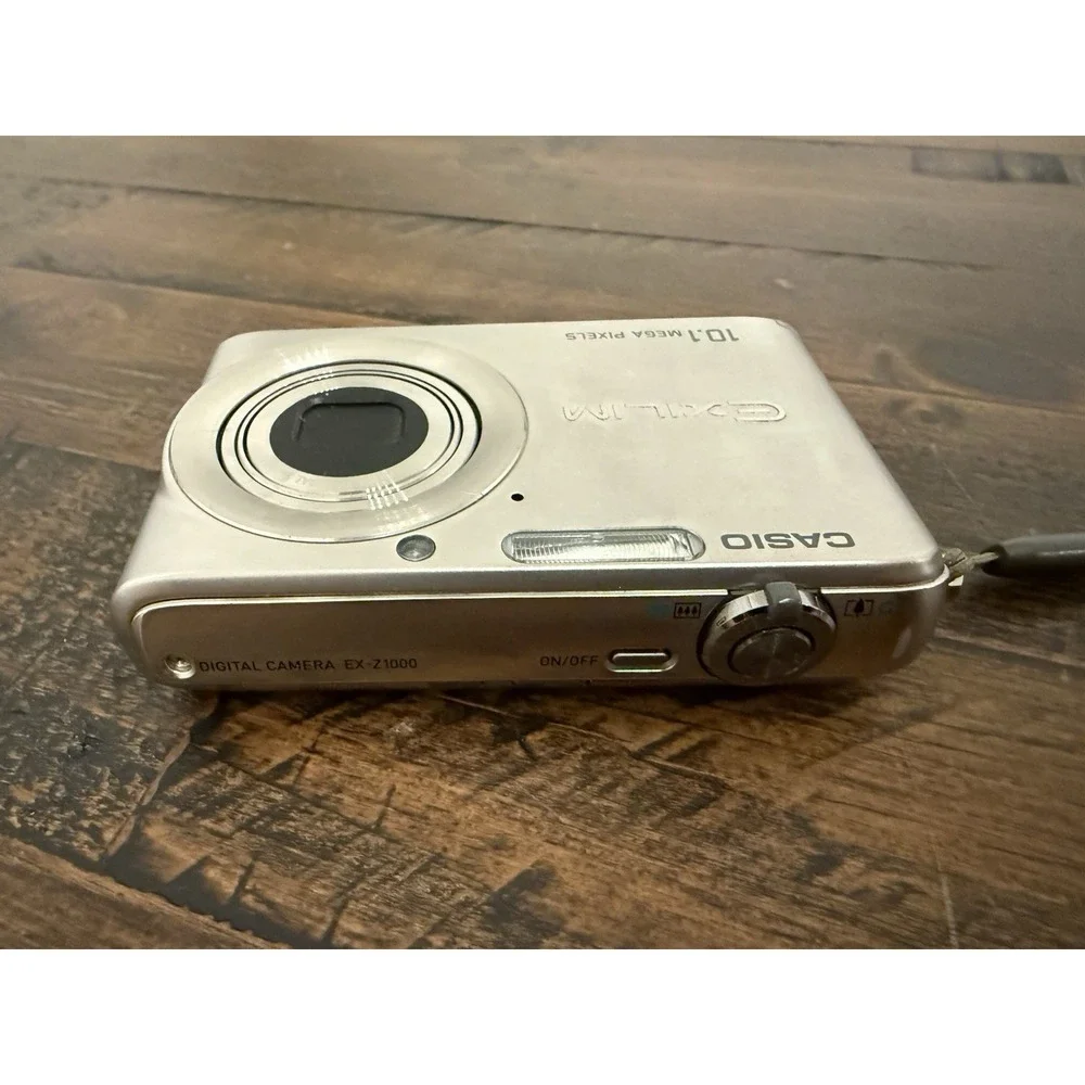 Casio EXILIM EX-Z1000 10.1 MP 3x Optical Digital Camera W/ Batt Card Chrgr READ